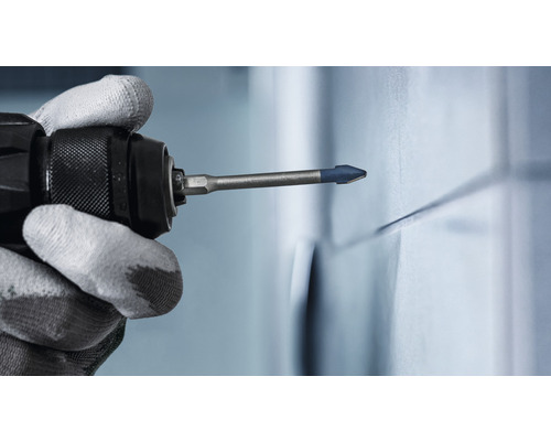 Fliesenbohrer im Einsatz mit Akkuschrauber