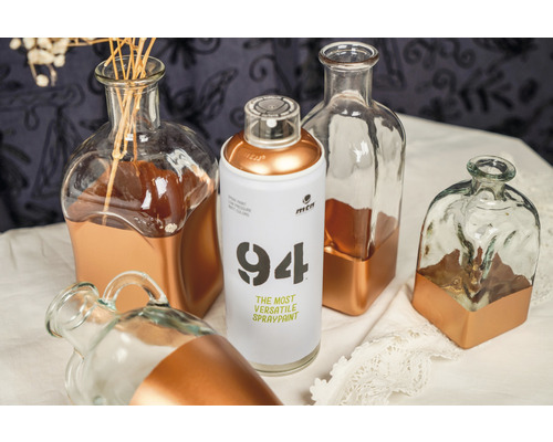 Dekorative Glasvasen mit Sprühfarbe und eine Sprühfarbe Dose