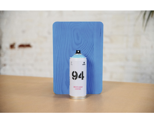 Peinture aérosol MTN 94 avec planche en bois