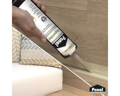 Application du mastic de jointoiement Ponal pour parquet et stratifié pour sceller les joints de raccordement sur les portes et les chauffages