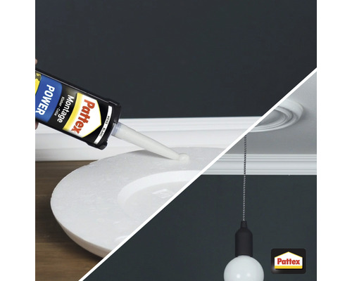 Montagekleber wird auf eine Deckenrosette aus Polystyrol aufgetragen, während eine Lampe von der Decke hängt.