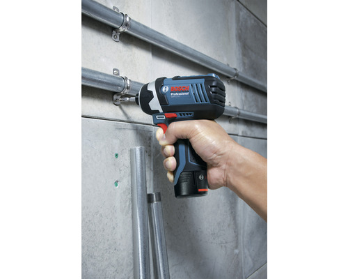 Visseuse à chocs sans fil Bosch Professional en cours d''utilisation