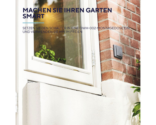 Außenansicht eines Hauses mit Schalter im Garten