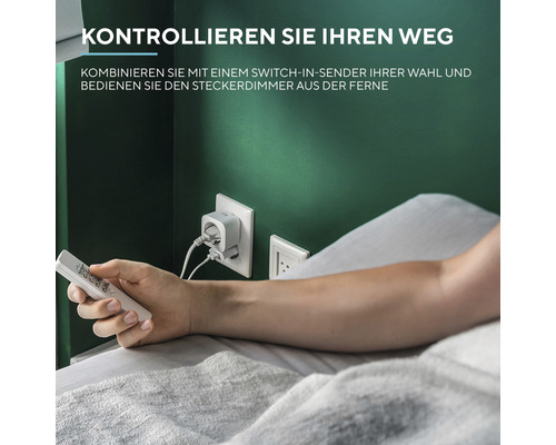 Steckdosendimmer in Benutzung mit Fernbedienung