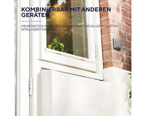 Außenansicht eines Hauses mit Fenstern und einem Schalter zur Erweiterung von Smart-Home-Systemen