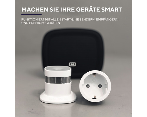 Funkrauchmelder und Funksteckdose vor schwarzem Gerät