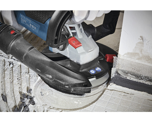 Fliesenschleifer im Einsatz auf Fliesenboden