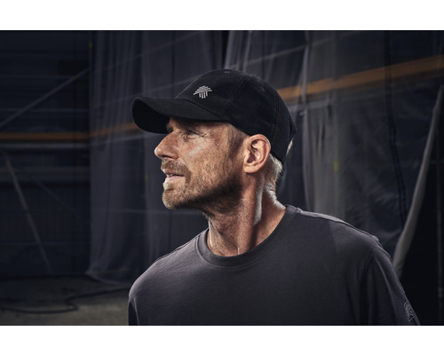 Homme avec casquette