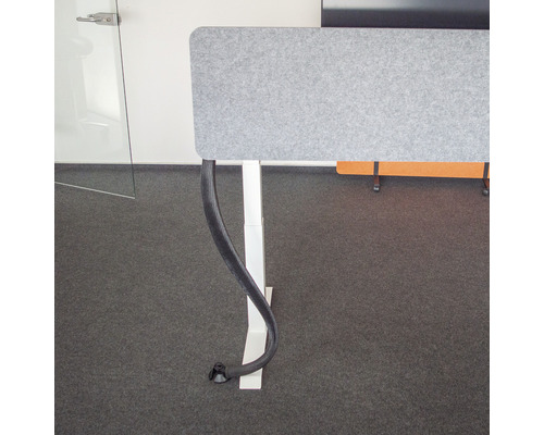 Bureau avec gaine de câbles pour la gestion des câbles