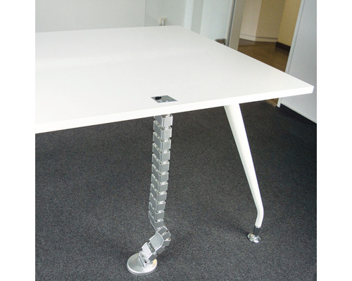 Bureau avec chemin de câbles