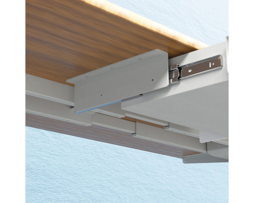 Detailansicht eines ausziehbaren Schreibtisches mit Schubladenauszug