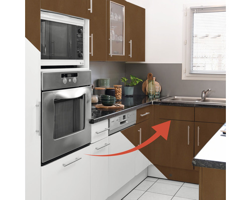 Scène de cuisine avec appareils intégrés et armoires de cuisine