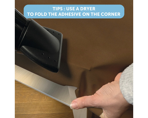 Conseil d''application: utiliser un sèche-cheveux pour replier le film adhésif sur un bord.
