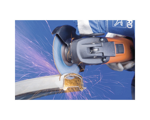 Meuleuse d''angle en cours d''utilisation pour couper du métal