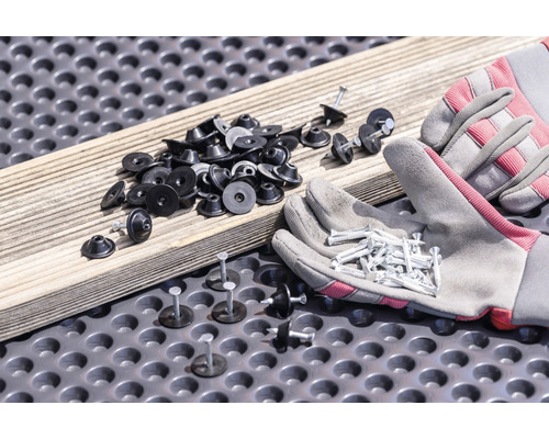 Entretoises pour lames de terrasse avec vis et gants de travail