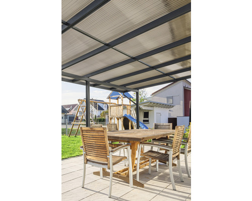 Terrasse avec toit de terrasse et coin salon