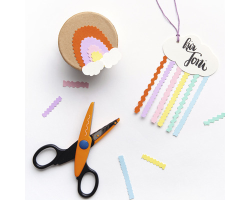 Décoration avec ciseaux à cranter, arc-en-ciel et emballage cadeau