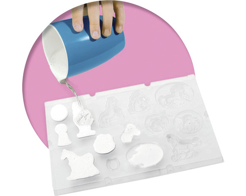 Moulage de figurines en plâtre avec moule et plâtre