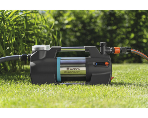 Gardena Hauswasserautomat für die Gartenbewässerung auf Rasen