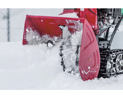 Schneefräse im Einsatz beim Schneeräumen