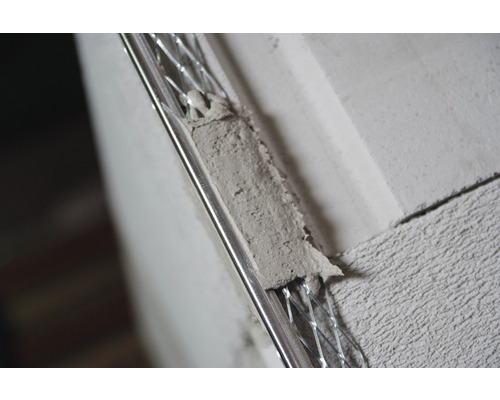 Kantenschutzprofil mit Putz an einer Wand