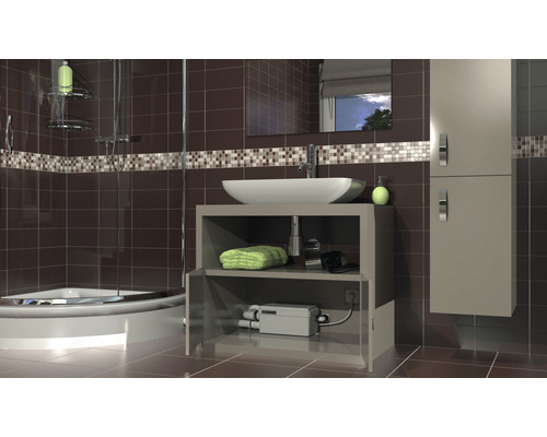 Modernes Badezimmer mit Dusche, Waschbecken, Unterschrank und Wandfliesen