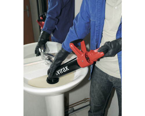 Rohrreinigungsgerät im Einsatz an einem Waschbecken
