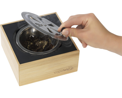 Duftlampe mit Deckel und Hand, gefüllt mit Kräutern