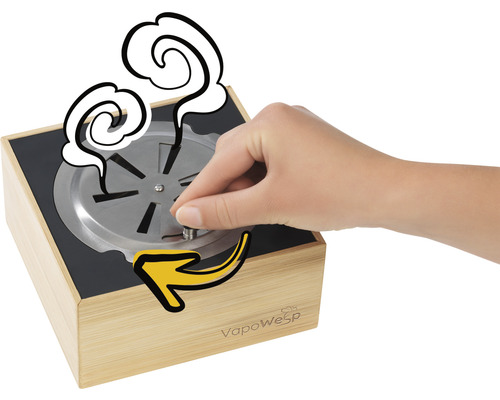 Duftspender aus Holz mit Metalleinsatz und Handbedienung