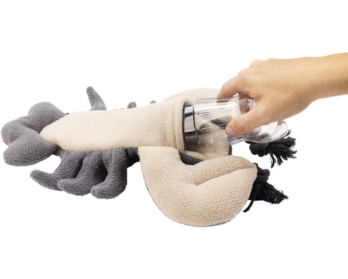 Kuscheltier Krabbe mit Behälter wird befüllt