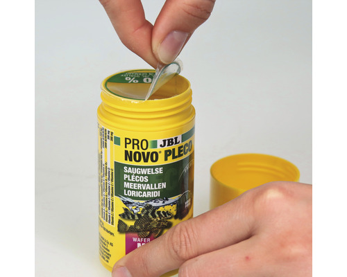 JBL Pro Novo Pleco Futterdose wird geöffnet