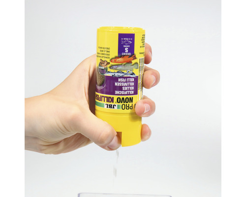 Hand hält Dose JBL Novo Killifis Fischfutter