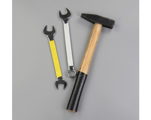 Jeu d''outils marteau et clé à molette