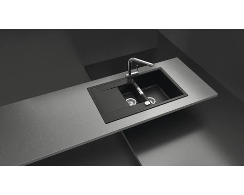 Spüle aus Verbundmaterial mit Abtropffläche und Einhebelmischer