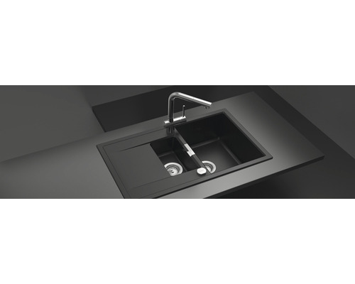 Spüle mit Abtropffläche und Armatur