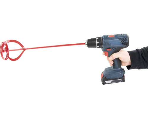 Une perceuse avec un mélangeur de peinture est tenue par une main.