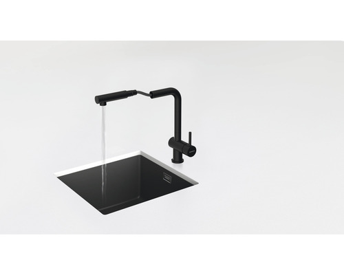 Schwarze Küchenarmatur mit Wasserhahn und Spülbecken