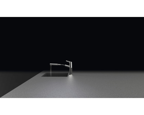 Küchenarmatur mit ausziehbarer Brause auf Spüle