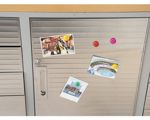 Porte d''armoire en métal avec aimants et photos