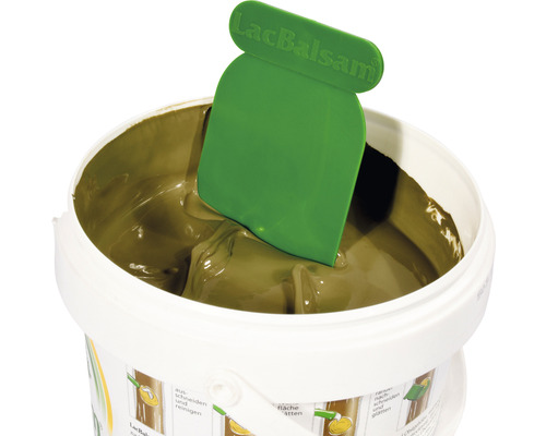 Produit d''entretien des arbres dans un seau avec spatule