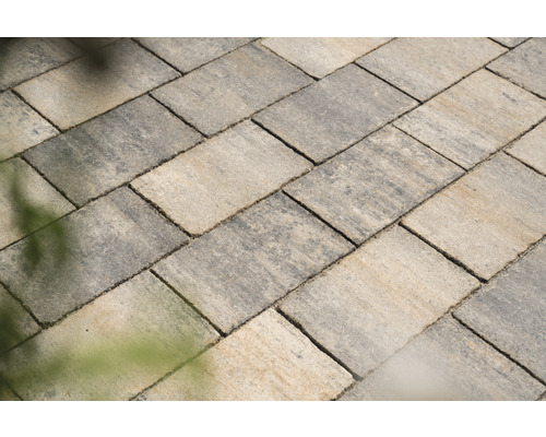 Rechteckige Pflastersteine aus Beton