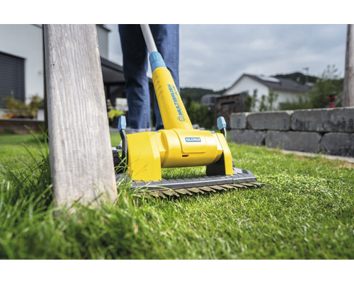 Gloria Multibrush Bürste im Einsatz zur Rasenpflege