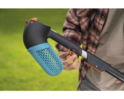 Outil de jardin pour la lutte contre les mauvaises herbes avec fonction de pulvérisation et réservoir