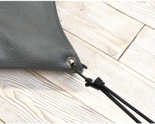 Vue détaillée d''une bâche de protection avec œillet et corde de fixation