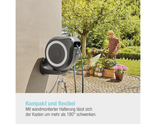 Boîtier de tuyau d''arrosage mural Gardena avec tuyau d''arrosage et robinet dans le jardin