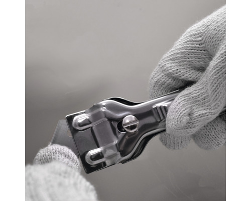 Metallschaber mit Handschuhen