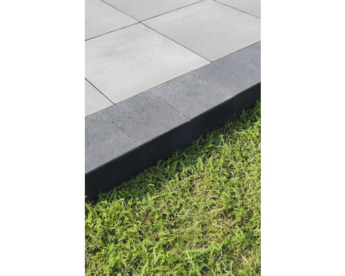 Terrasse avec bordure de gazon