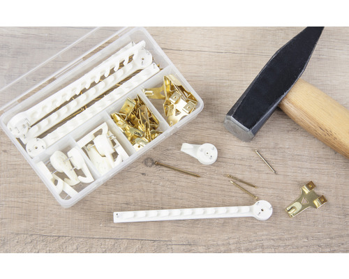 Set mit Bilderhaken, Nägeln und Hammer