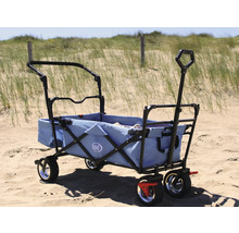 Bollerwagen mit zwei Zugstangen auf Sand