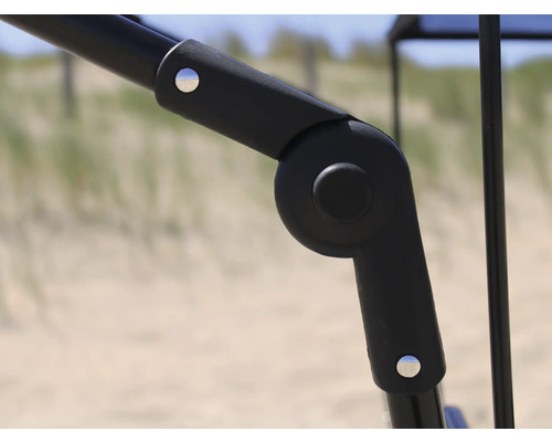 Gros plan sur une articulation réglable d''un parasol
